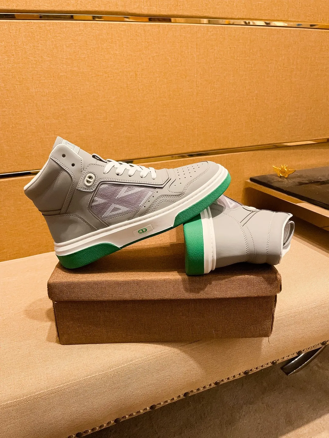 Men's shoes💰 480💰[Dior]🔥 High-end men's shoes brand official website 1:1 latest masterpiece: the upper is made of Italian imported first-layer cowhide with a comfortable and breathable lining➕original non-slip and wear-resistant outsole🔥, making walking more convenient and comfortable! An exclusive new model, a stunning work, a beautiful 1:1 replica [color] compared to the official quality! Create a fashionable personality to set off your uniqueness! A must-have for trendy men! Classic 🔥Size: 38-44 Color: 🔥 2⃣️colors available🔥.